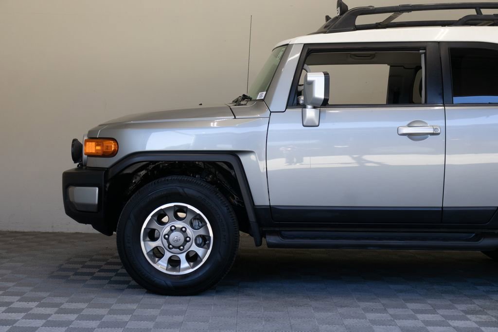 Used 2011 Toyota FJ Cruiser 4WD w/ Convenience Pkg image 8