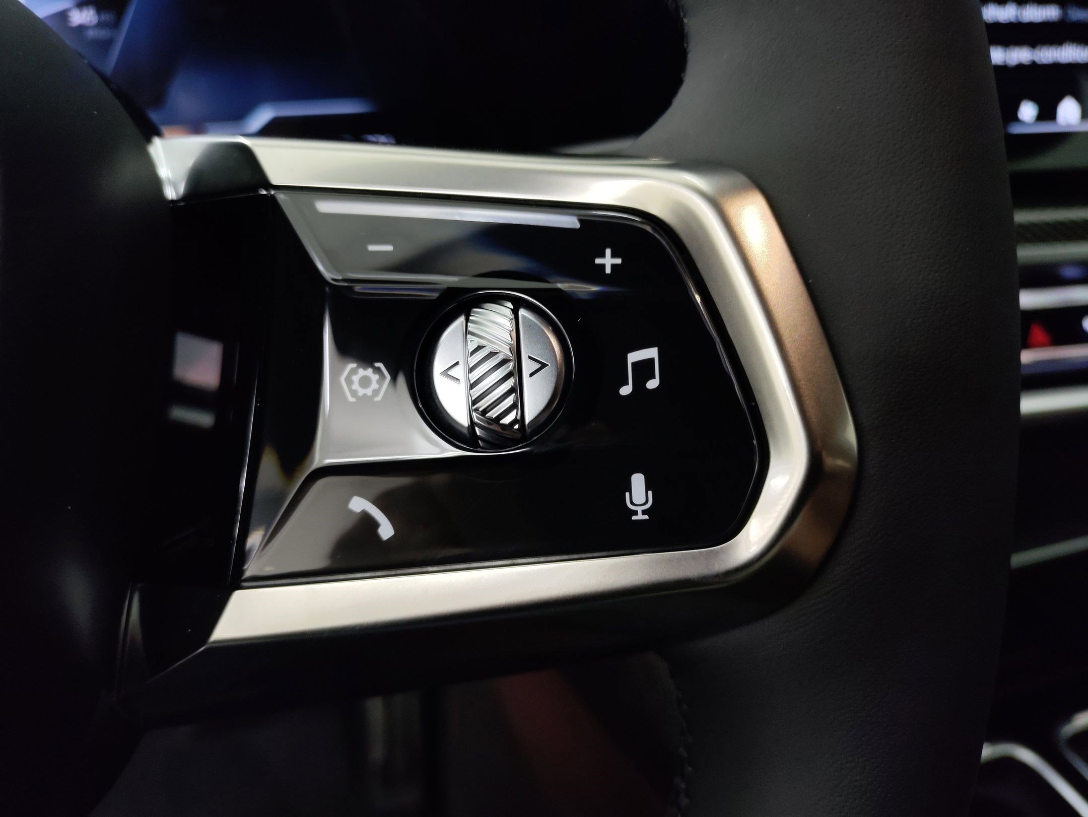 New 2025 BMW i7 xDrive60 w/ Premium Package image 16