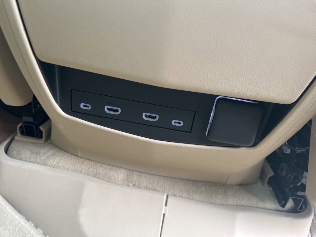 Used 2021 Cadillac Escalade Premium Luxury w/ Performance Package image 24