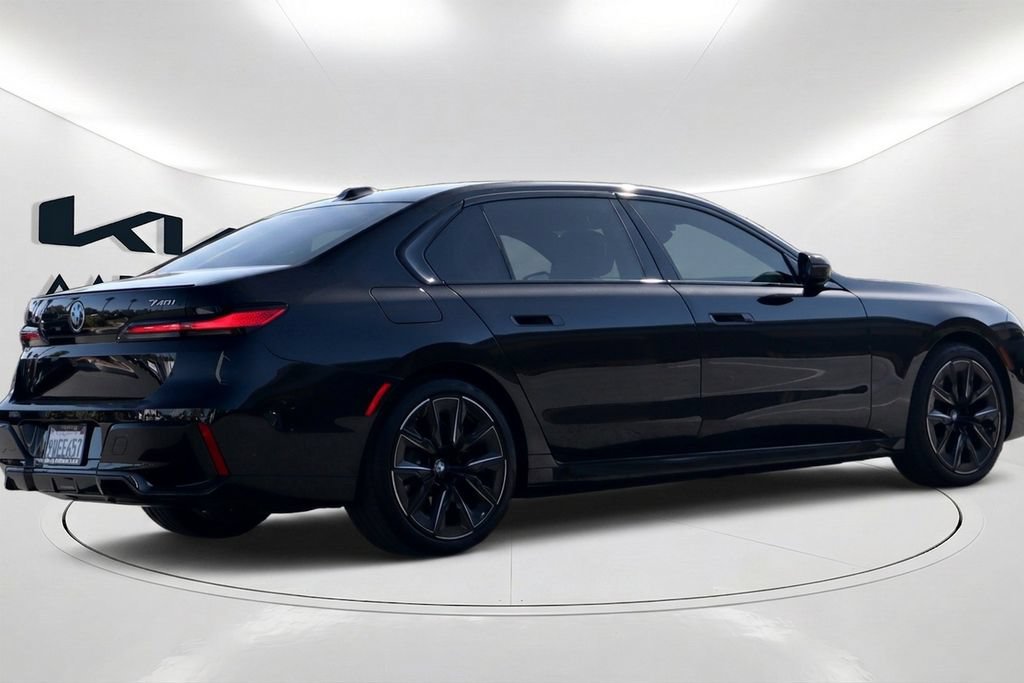 Used 2026 BMW 740i w/ Premium Package RWD image 4