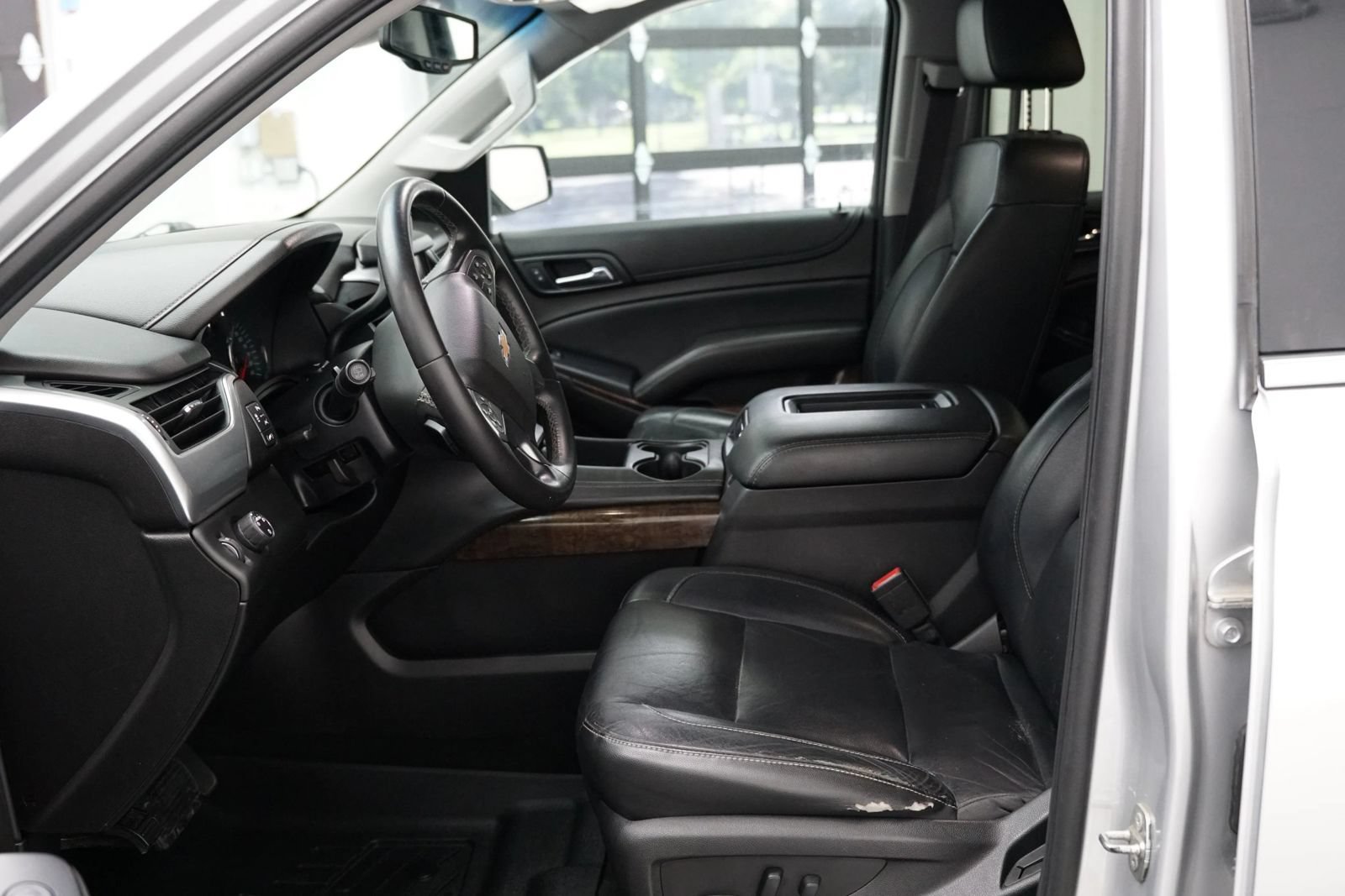 Used 2017 Chevrolet Suburban LT RWD image 25