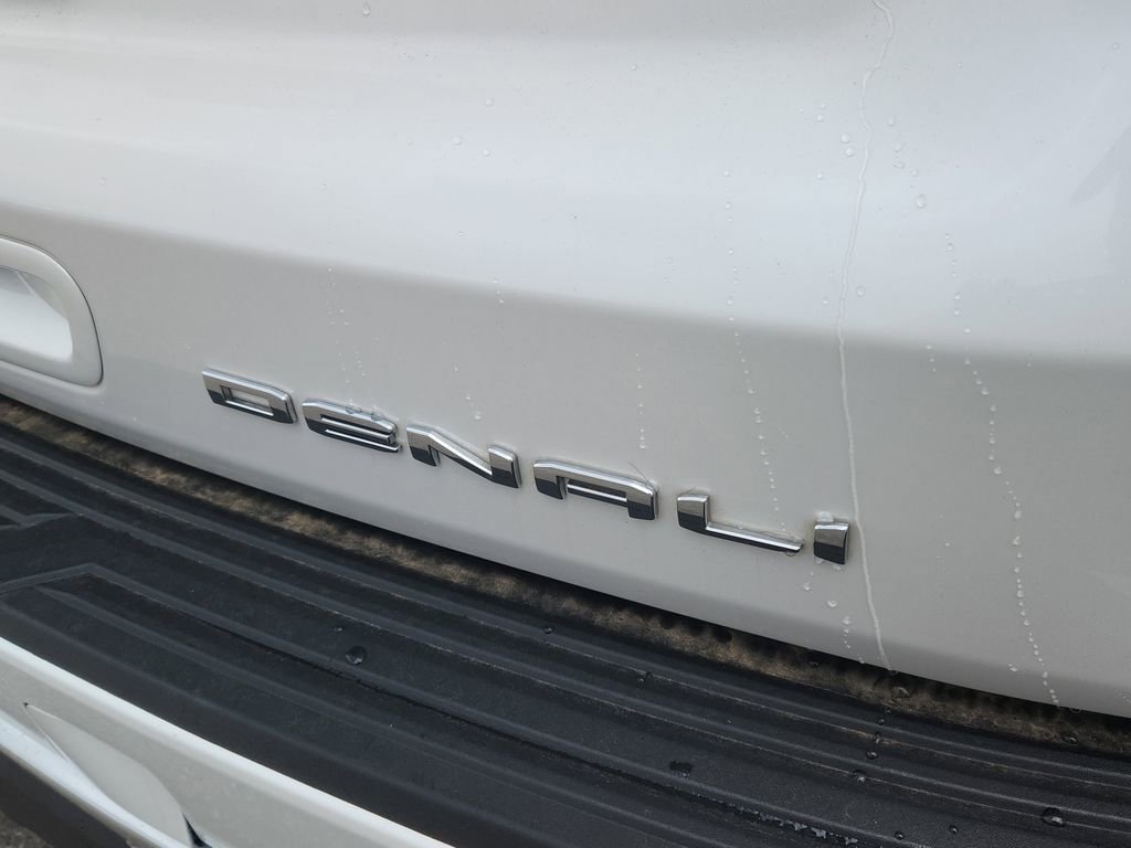 Used 2021 GMC Yukon Denali w/ Denali Premium Package image 16
