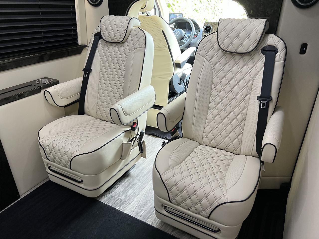 Used 2021 Mercedes-Benz Sprinter 3500 image 12