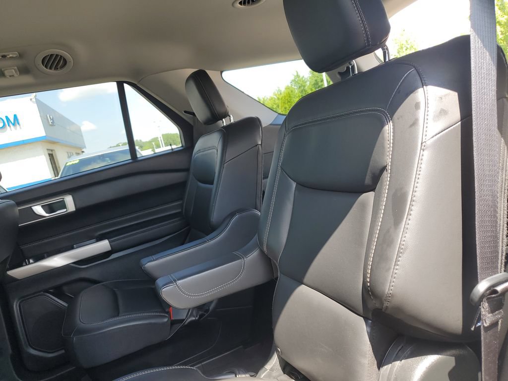 Used 2022 Ford Explorer XLT w/ Equipment Group 202A AWD/4WD image 30