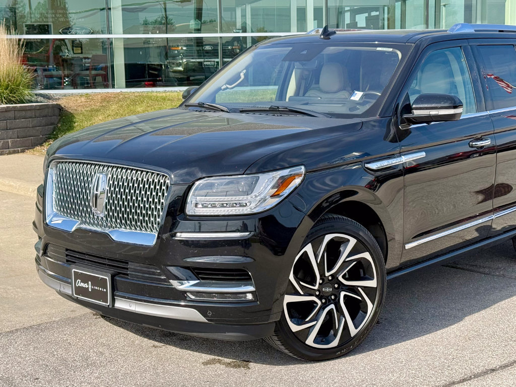 Used 2019 Lincoln Navigator Reserve AWD/4WD image 2