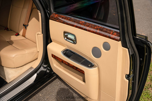 Used 2014 Rolls-Royce Ghost image 26