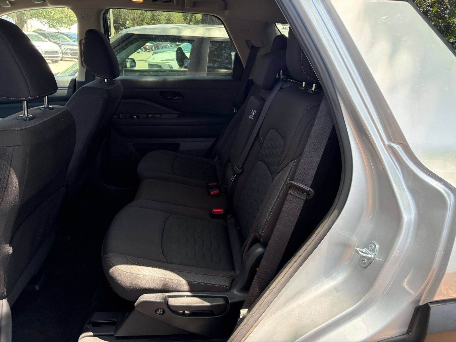 Used 2025 Nissan Pathfinder SV FWD image 40