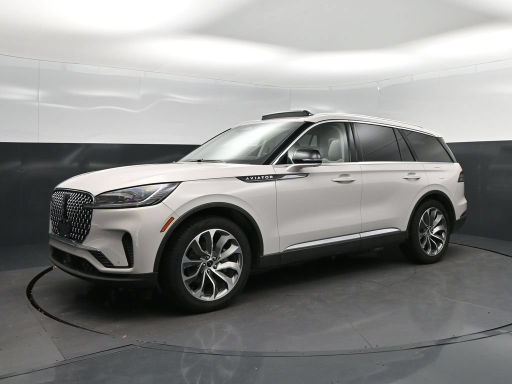 Used 2025 Lincoln Aviator Reserve w/ Luxury Package RWD image 3