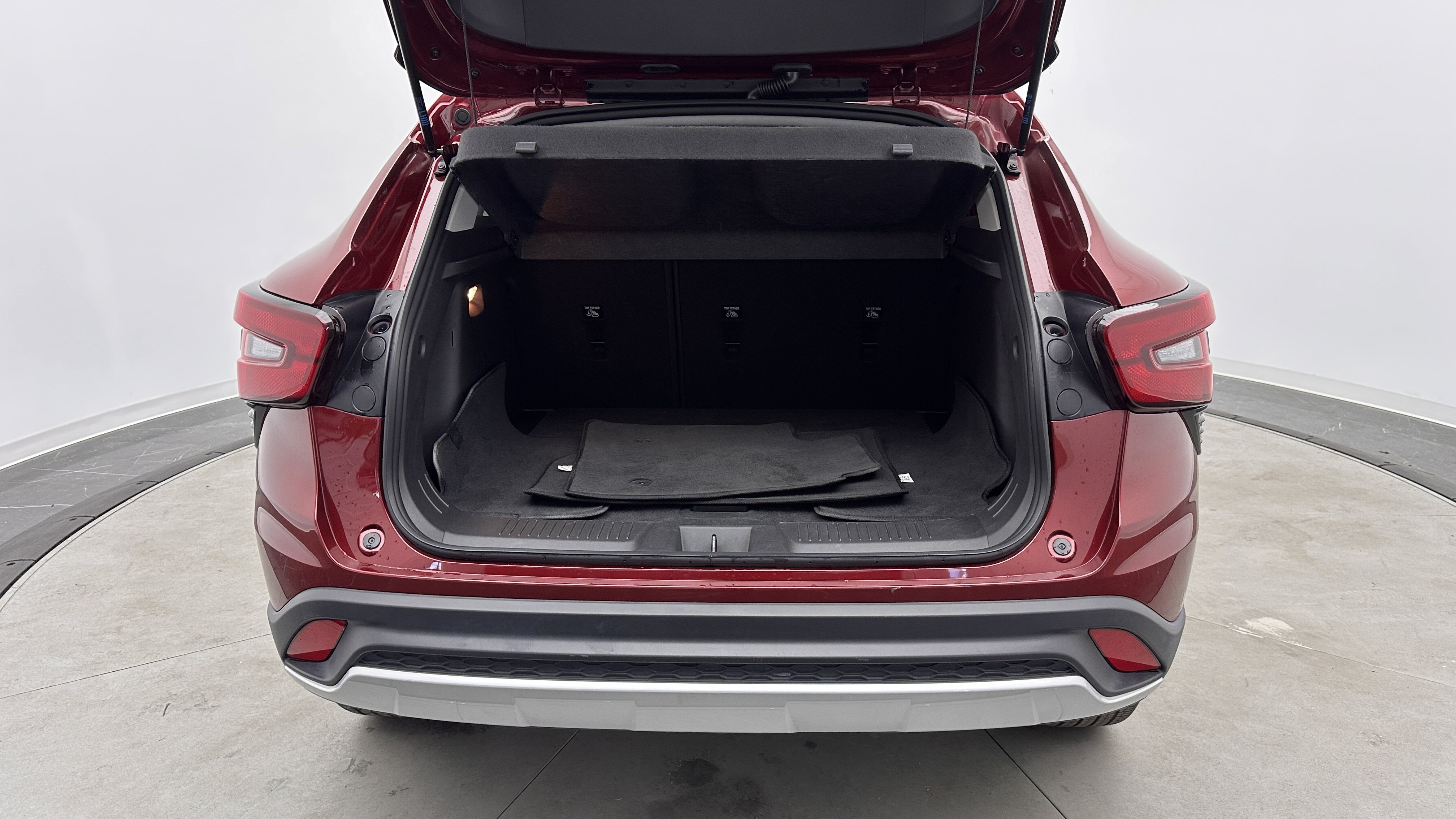 Used 2025 Chevrolet Trax LT FWD image 28