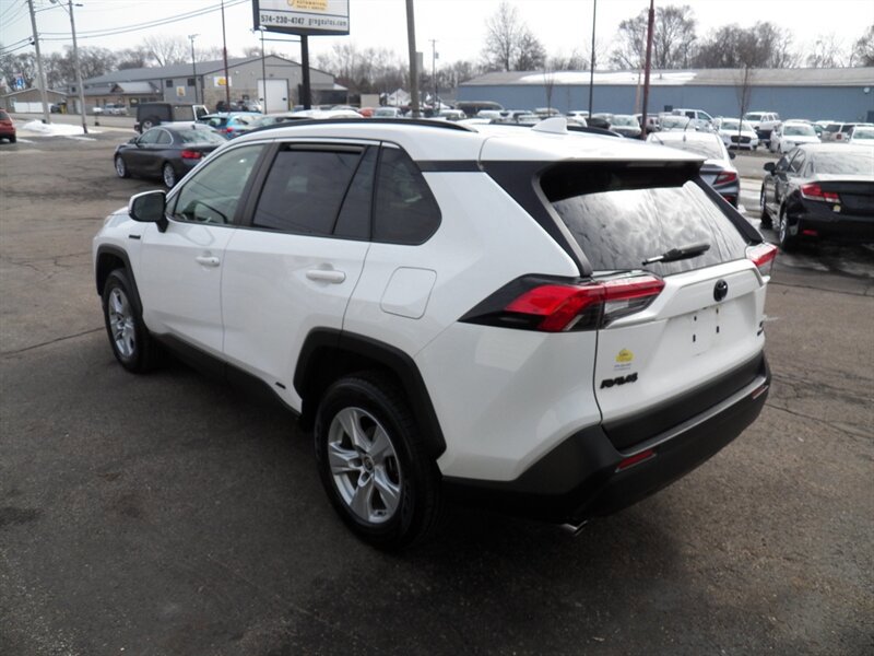 Used 2019 Toyota RAV4 LE w/ Carpet Mat Package AWD/4WD image 5