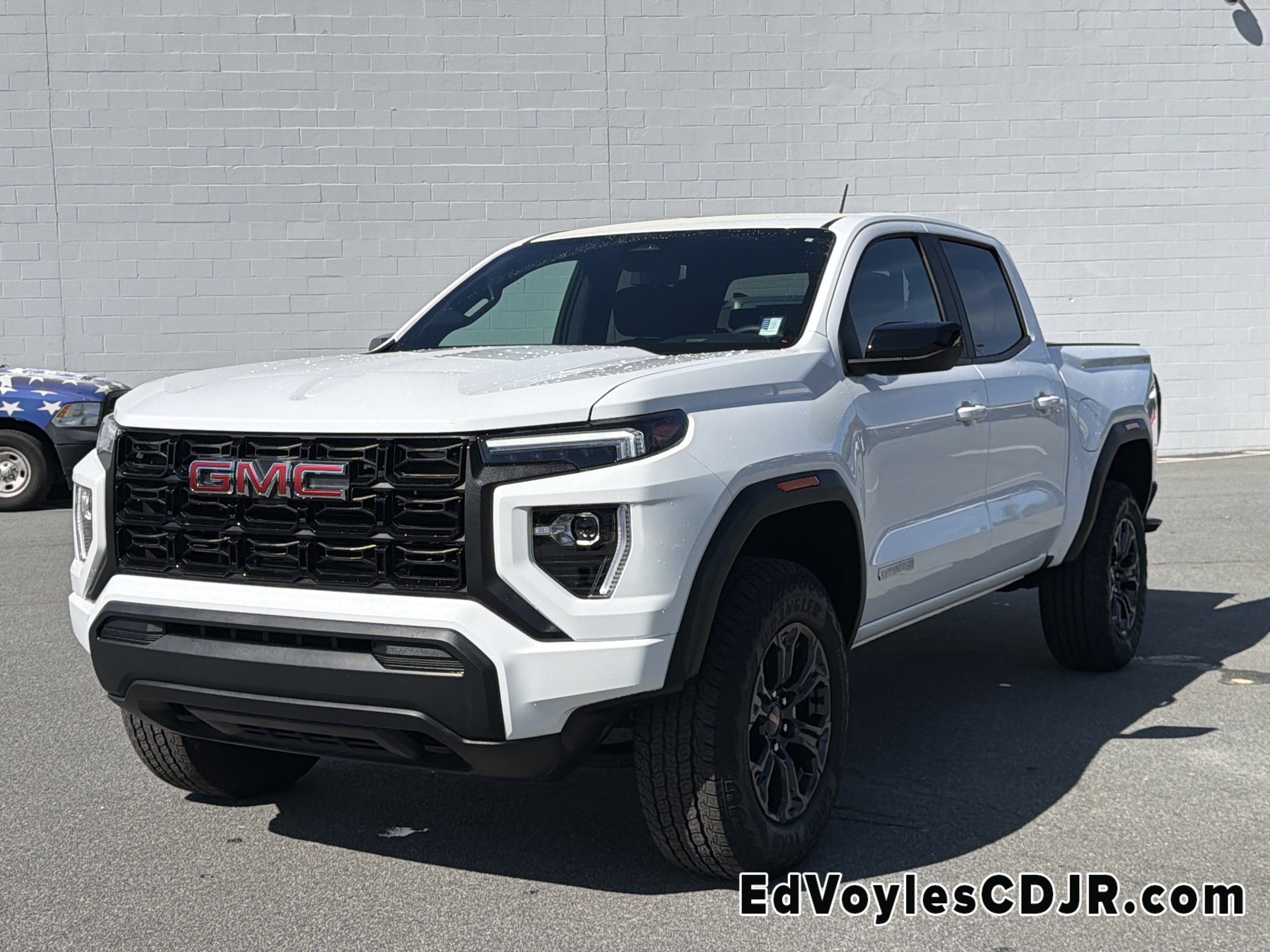 Used 2025 GMC Canyon Elevation image 3