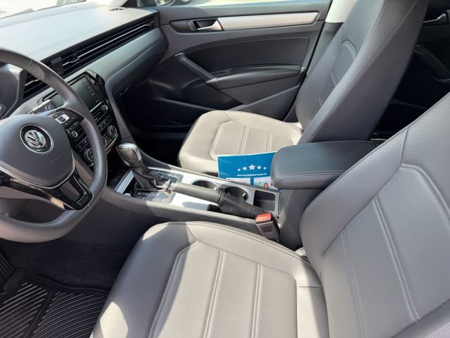 Used 2022 Volkswagen Passat 2.0T SE FWD image 9