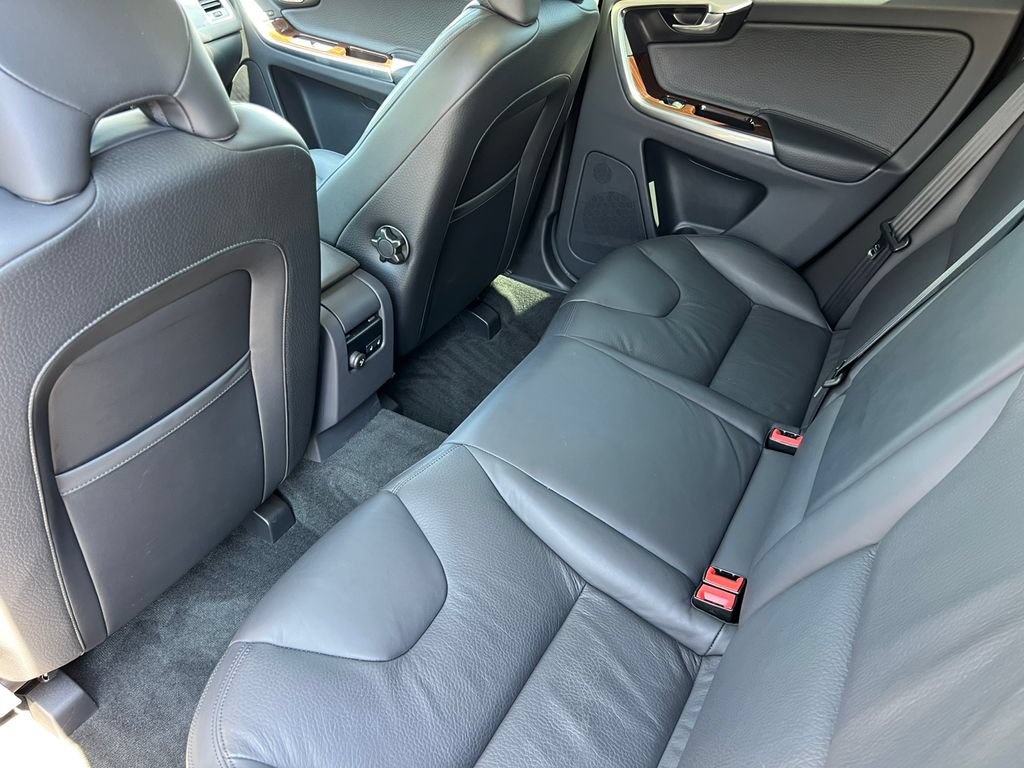 Used 2014 Volvo XC60 T6 AWD/4WD image 32