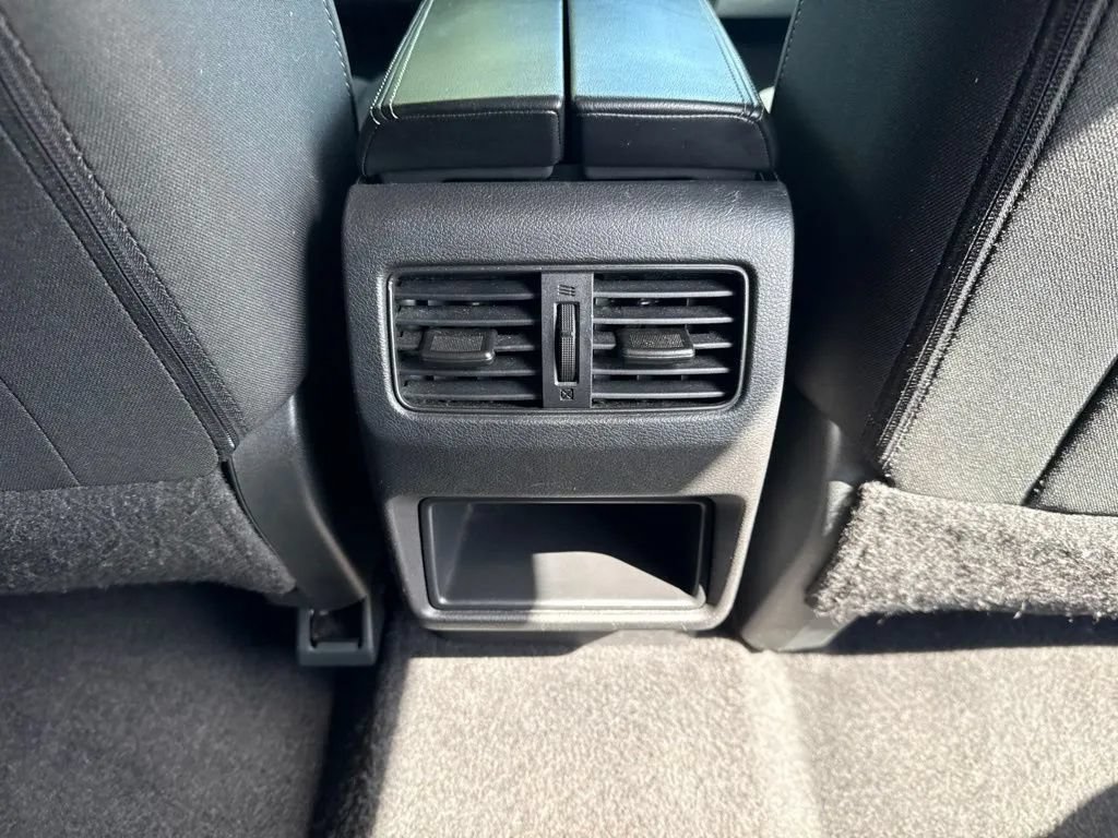 Used 2024 Nissan Rogue S FWD image 32