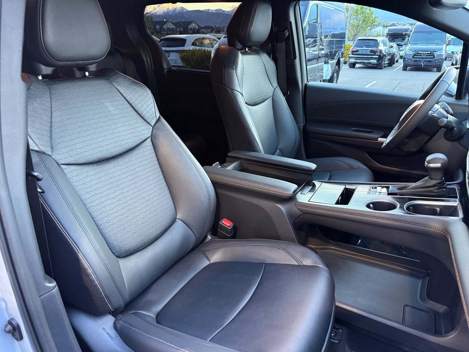 Used 2025 Toyota Sienna XLE Woodland Edition image 22