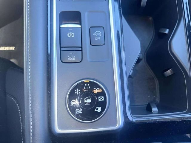 Used 2025 Nissan Pathfinder SV image 14