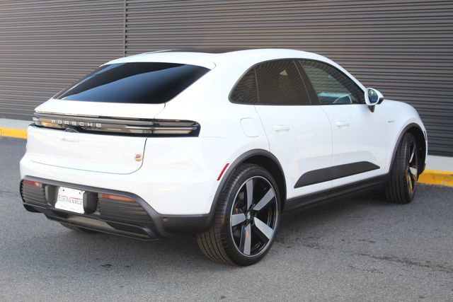 New 2026 Porsche Macan 4 Electric image 8