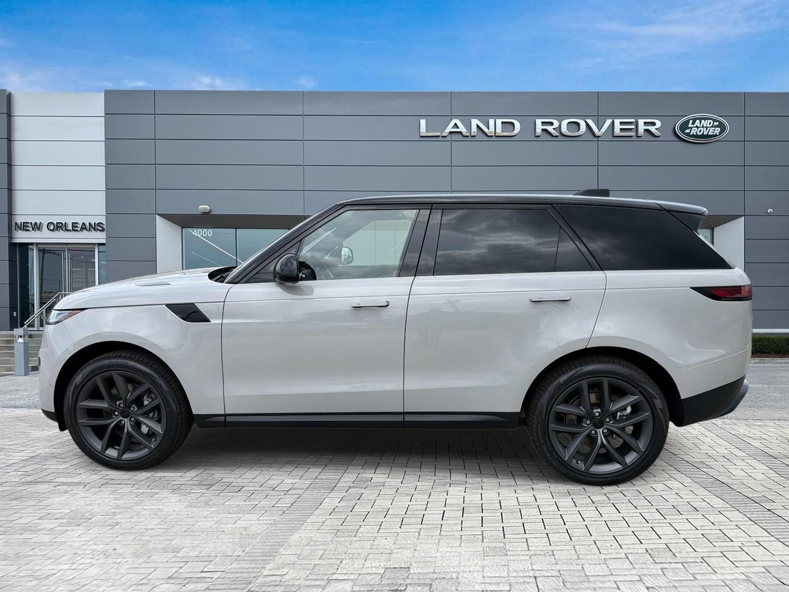 New 2026 Land Rover Range Rover Sport SE AWD/4WD image 2