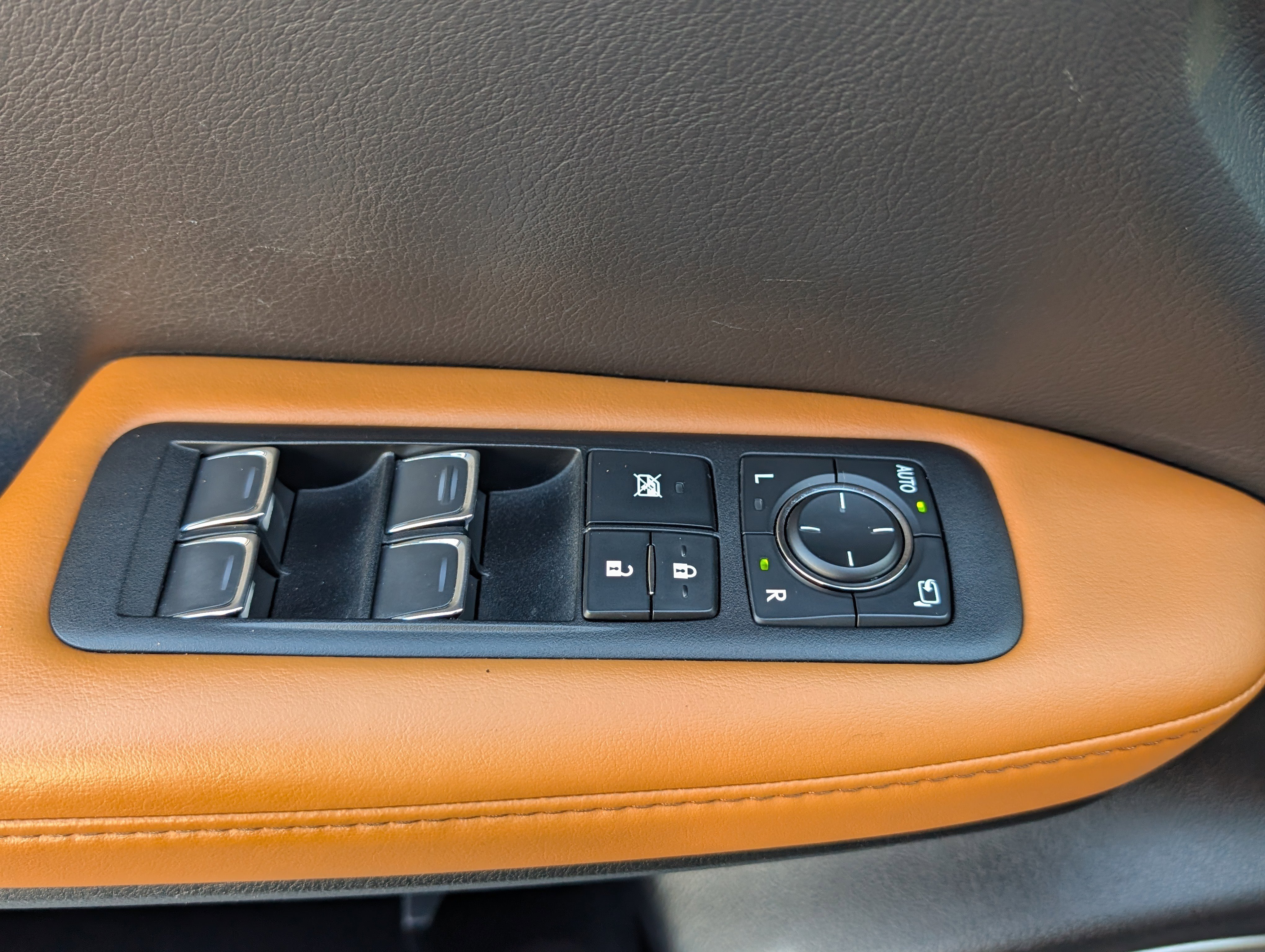 Used 2022 Lexus RX 450h AWD w/ Premium Package image 20