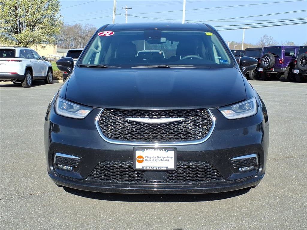 Used 2024 Chrysler Pacifica Touring-L image 9