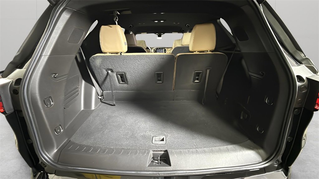 Used 2023 Chevrolet Traverse Premier image 28