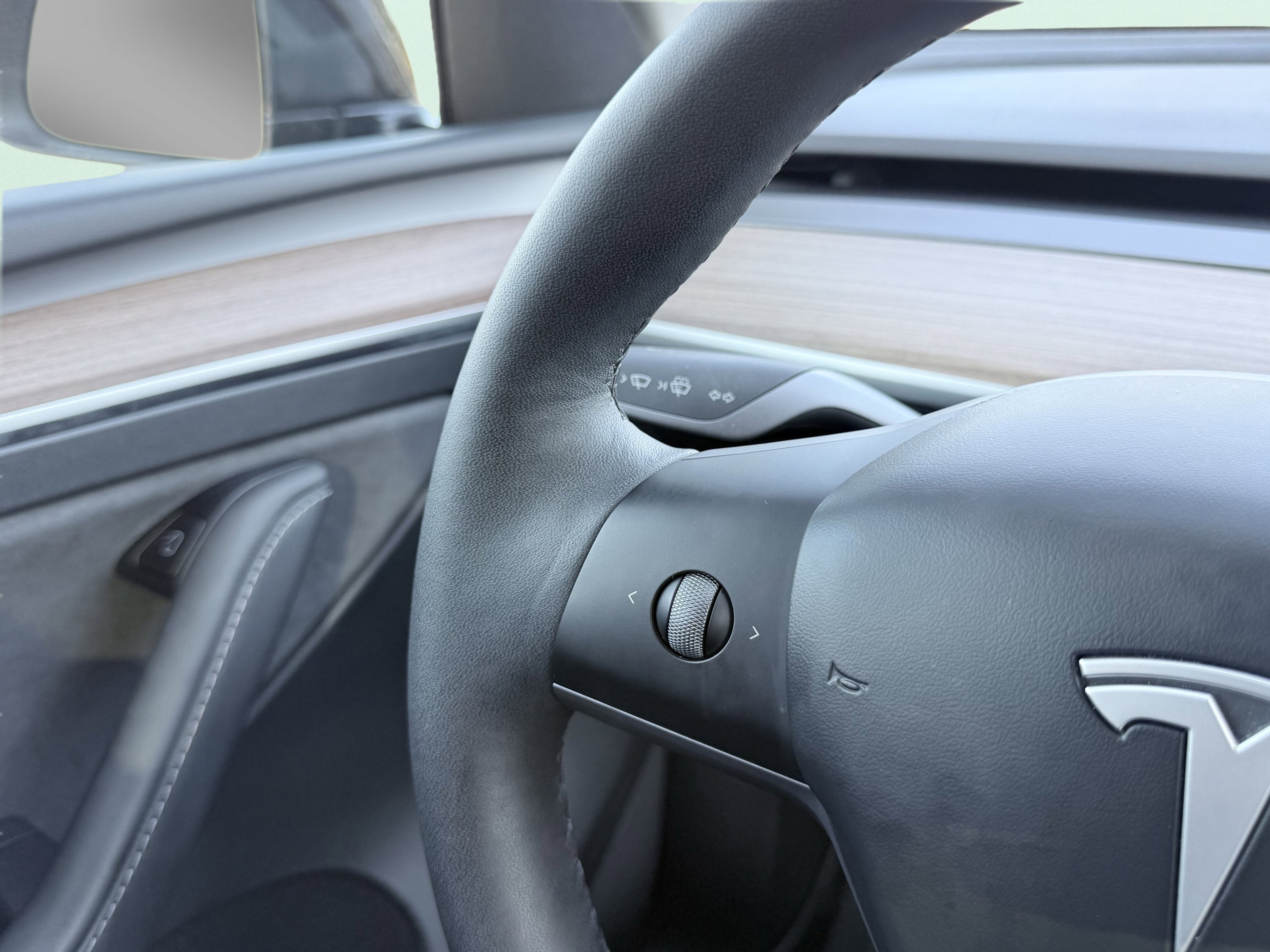 Used 2025 Tesla Model Y Long Range image 61