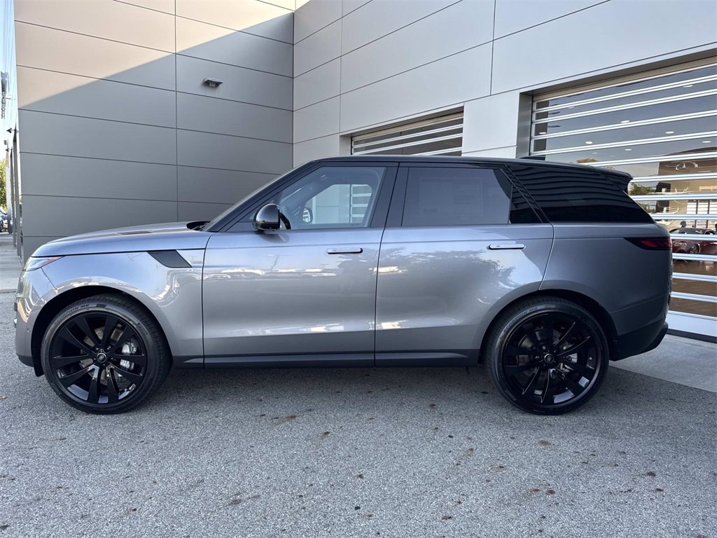 New 2025 Land Rover Range Rover Sport SE image 4