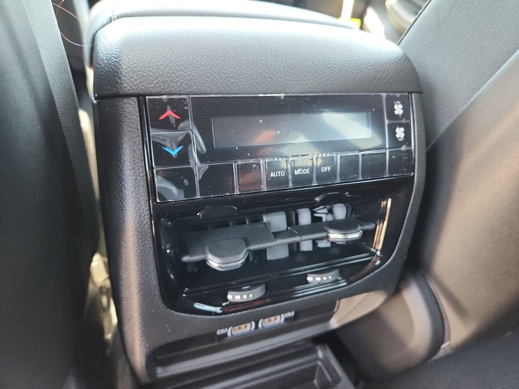 New 2025 Jeep Grand Cherokee L Laredo image 13