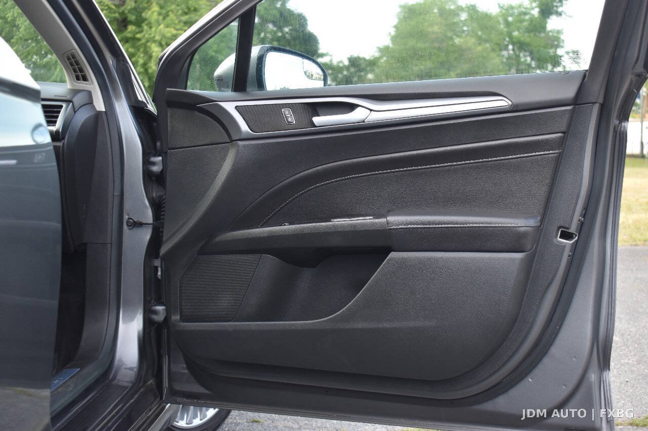 Used 2014 Ford Fusion Titanium FWD image 9