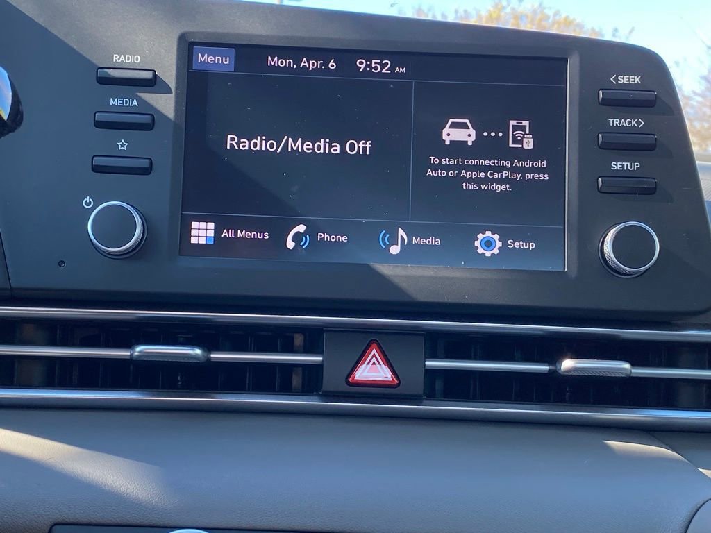 Certified 2024 Hyundai Elantra SE image 16