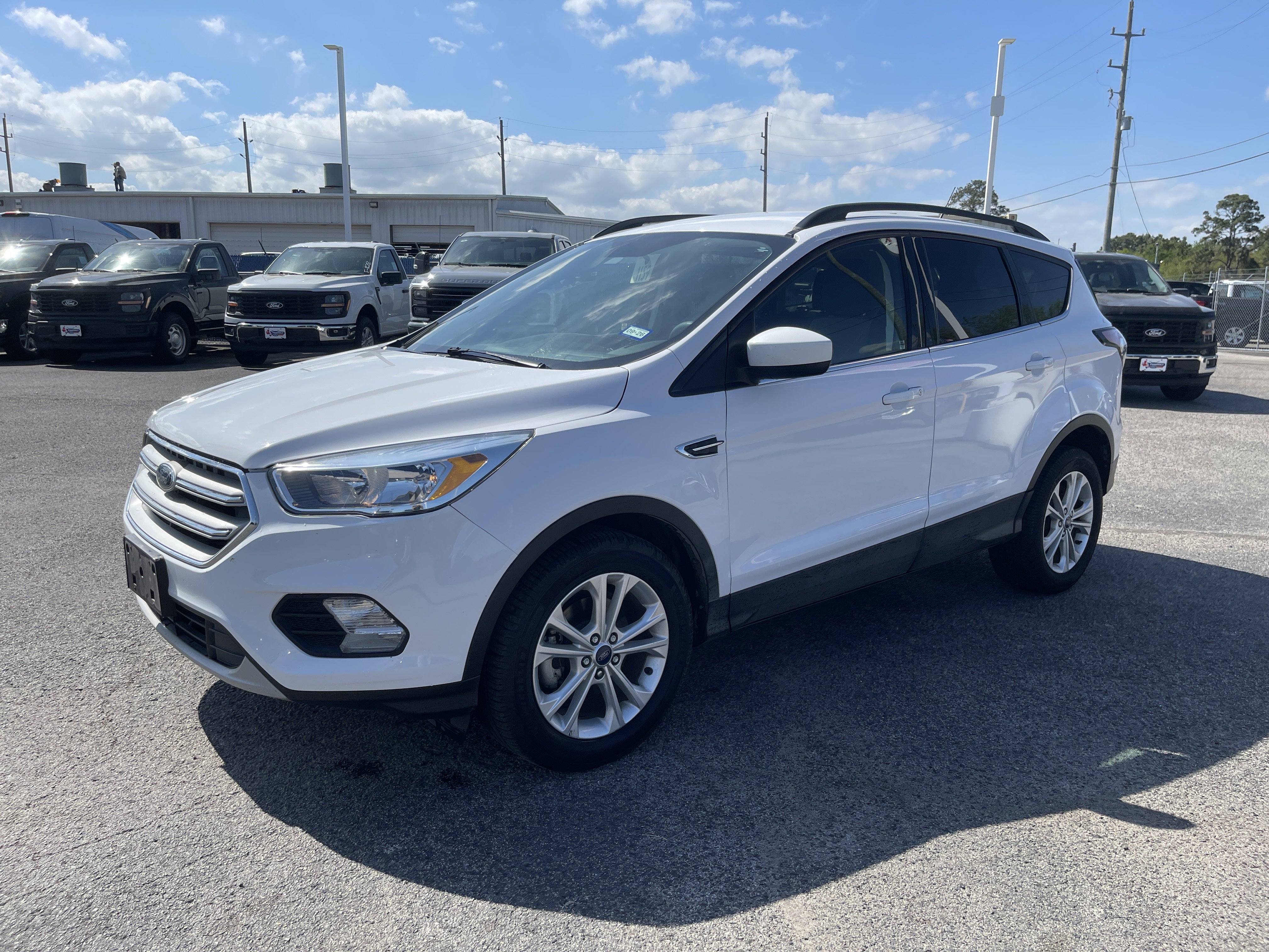 Used 2018 Ford Escape SE w/ SE Sync 3 Package image 4