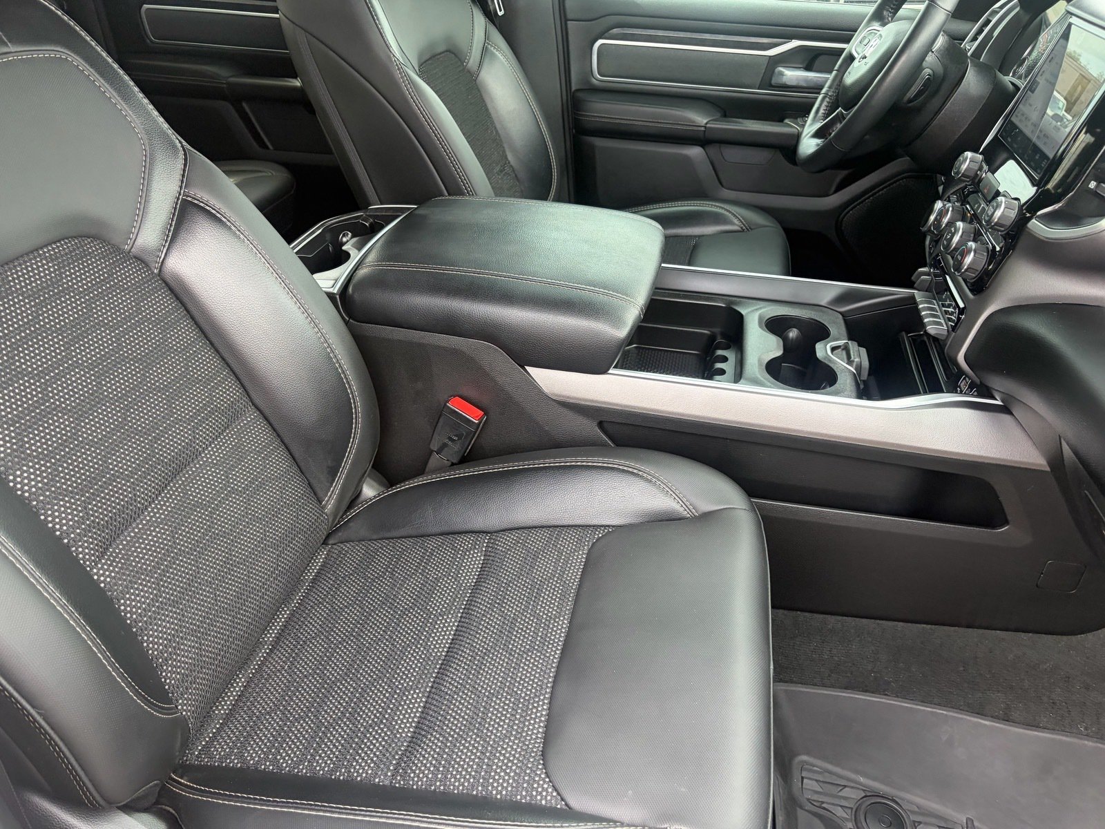 Used 2022 RAM 1500 Big Horn AWD/4WD image 32