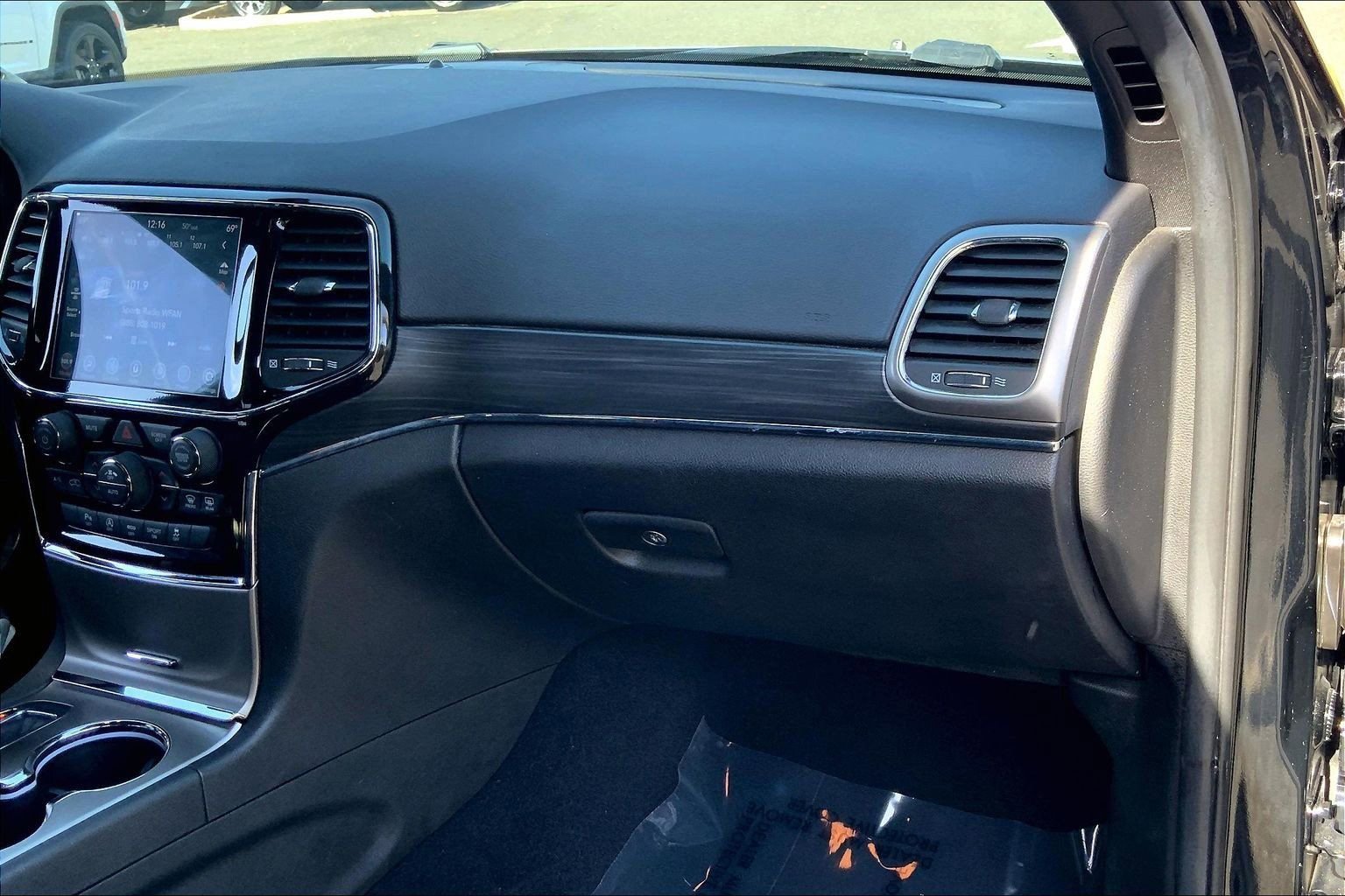 Used 2021 Jeep Grand Cherokee Limited w/ Trailer Tow Group IV image 17