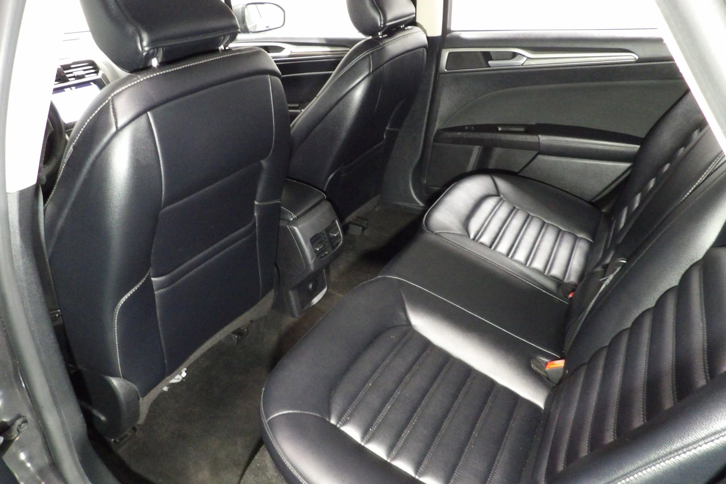 Used 2019 Ford Fusion SEL FWD image 12
