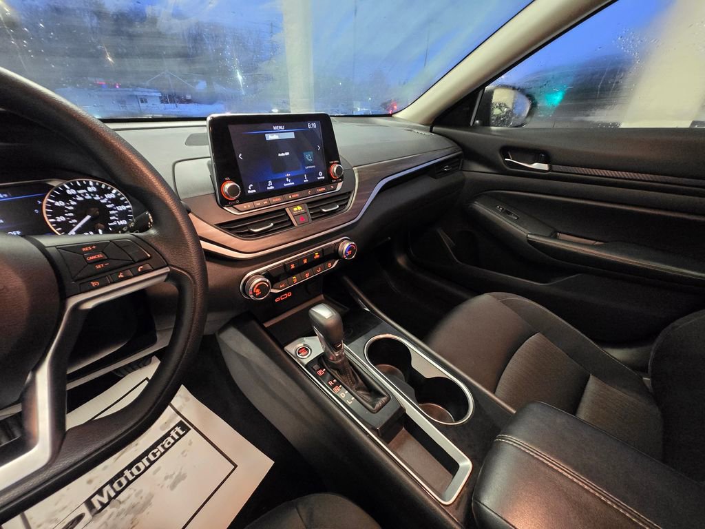 Used 2024 Nissan Altima 2.5 SV image 18