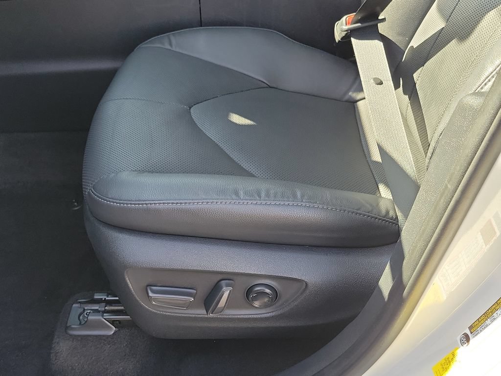 Used 2024 Toyota Grand Highlander AWD image 17