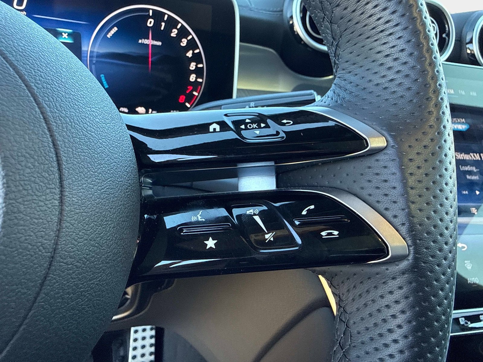 Used 2025 Mercedes-Benz GLC 350e 4MATIC image 32