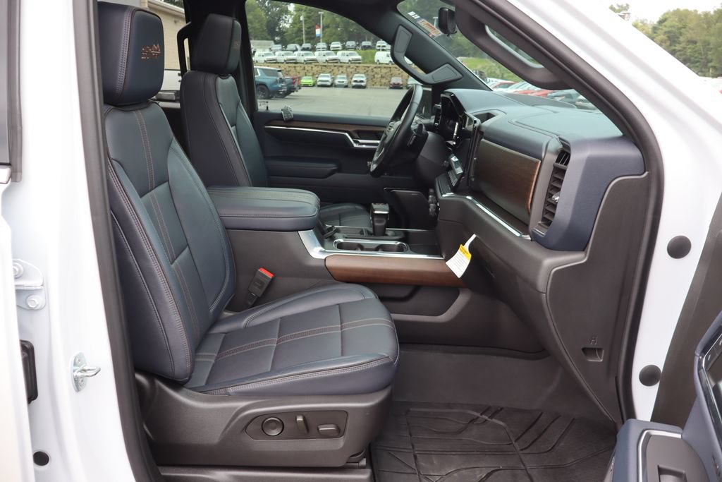 Used 2023 Chevrolet Silverado 1500 High Country w/ High Country Premium Package AWD/4WD image 19