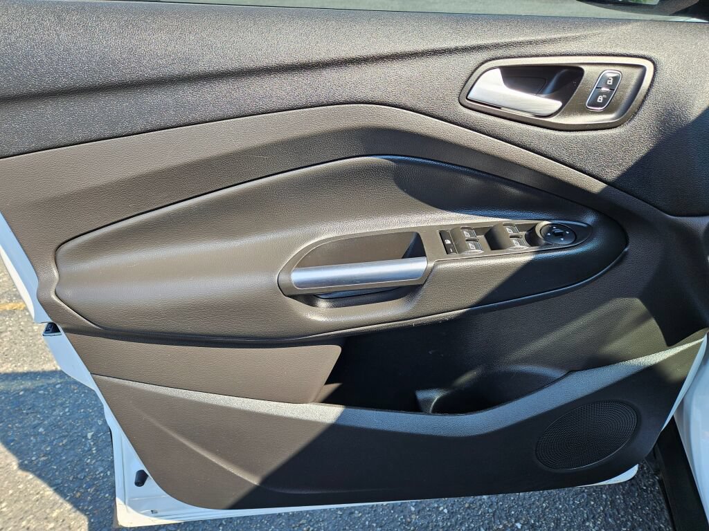 Used 2017 Ford Escape SE w/ SE Leather Comfort Package FWD image 19