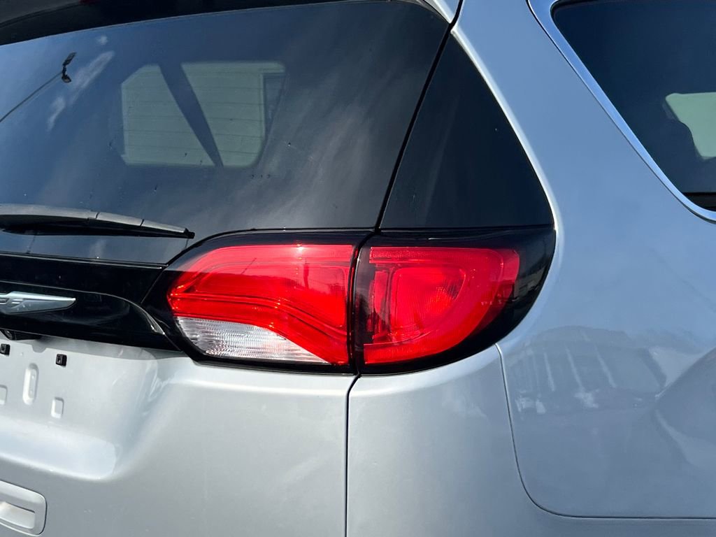 Used 2023 Chrysler Voyager LX image 6