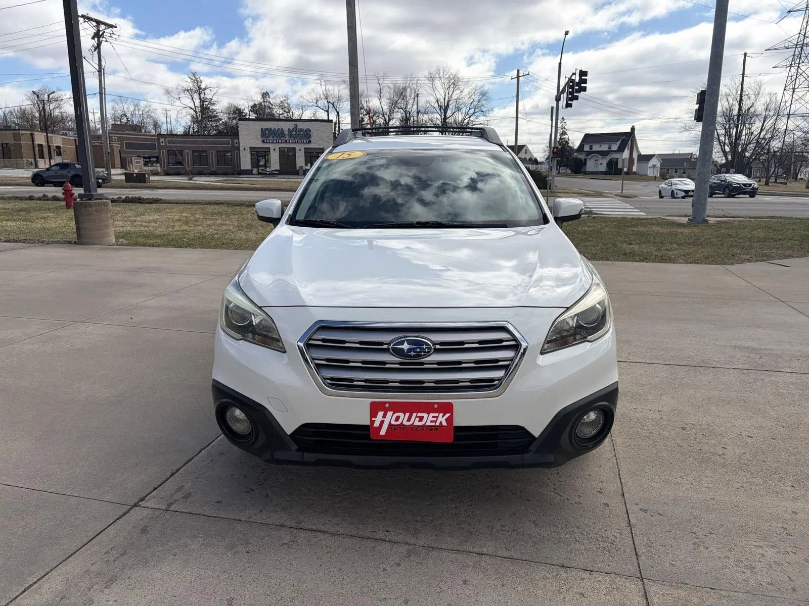 Used 2015 Subaru Outback 2.5i Premium AWD/4WD image 2