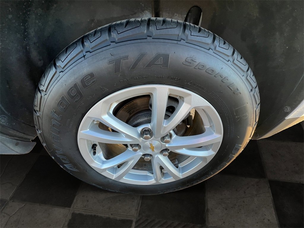 Used 2017 Chevrolet Equinox LT w/ Convenience Package image 10