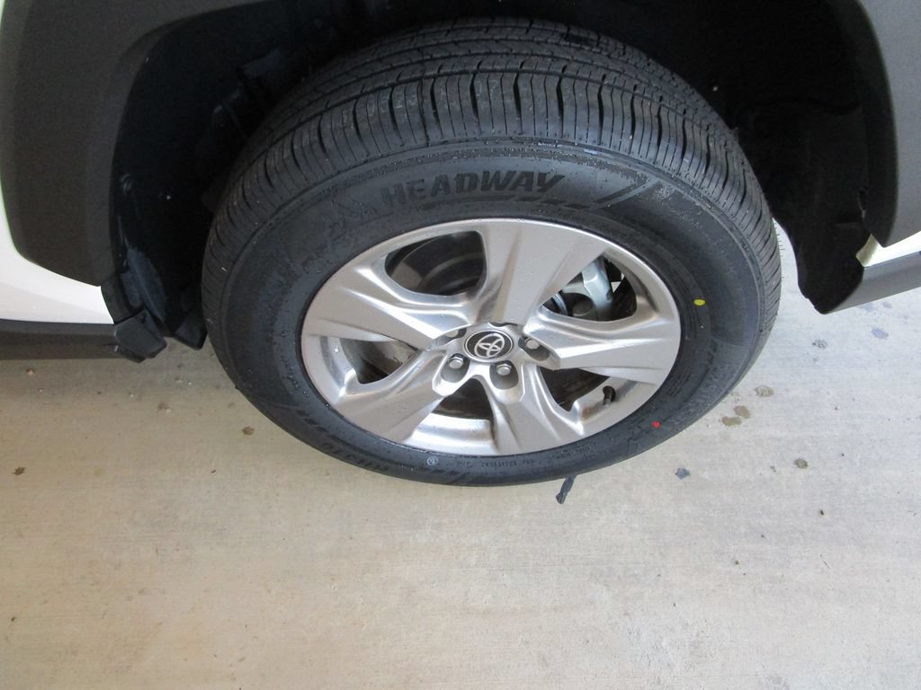 Used 2025 Toyota RAV4 XLE FWD image 11