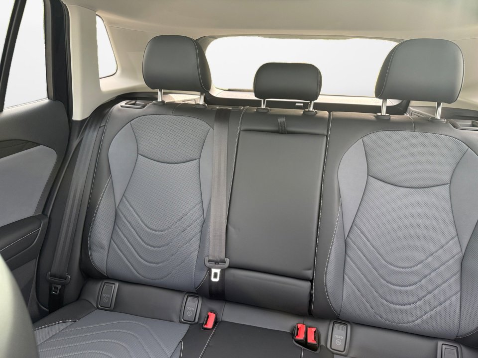 New 2026 Volkswagen Tiguan SE AWD/4WD image 12