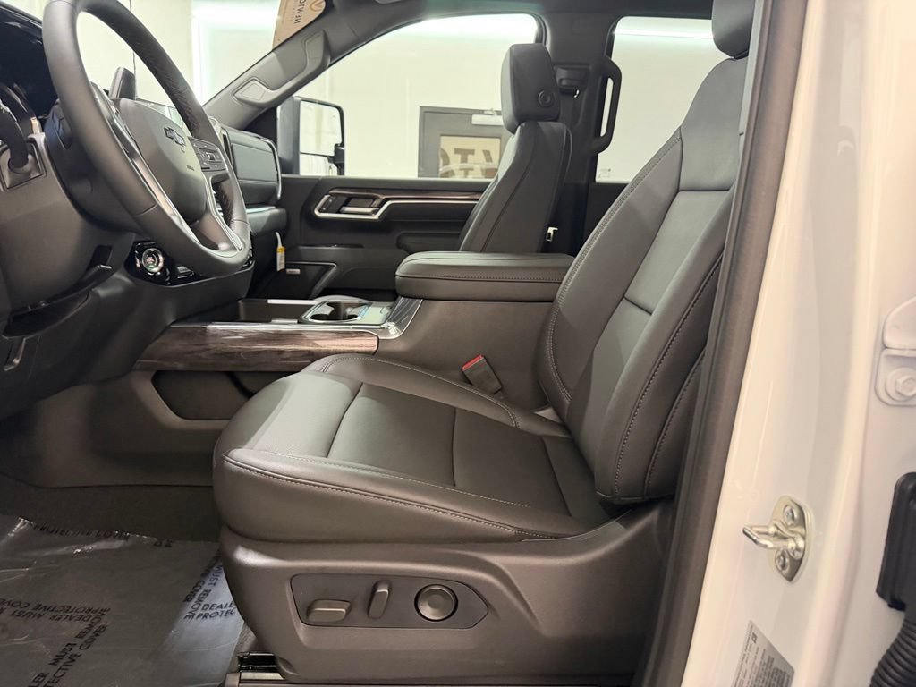 New 2026 Chevrolet Silverado 2500 LTZ w/ LTZ Plus Package AWD/4WD image 29