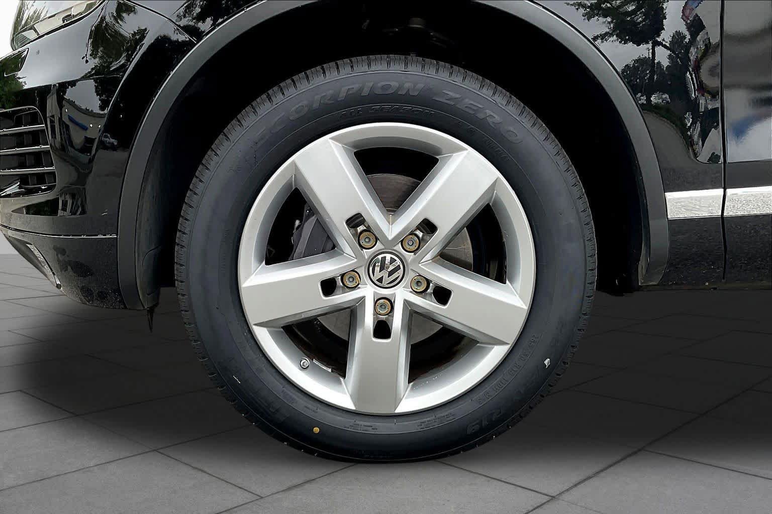 Used 2013 Volkswagen Touareg VR6 AWD/4WD image 10