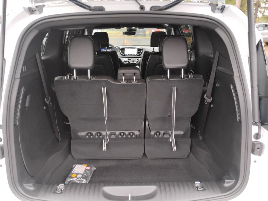 New 2026 Chrysler Pacifica Select image 13