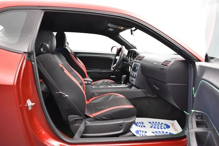 Used 2010 Dodge Challenger SE RWD image 15