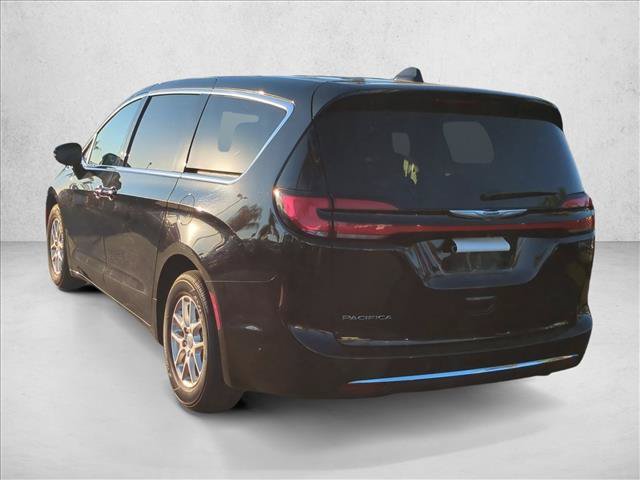 Used 2024 Chrysler Pacifica Touring-L FWD image 8