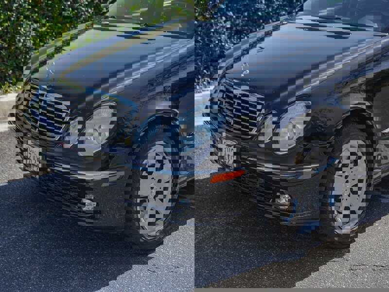 Used 2005 Mercedes-Benz E 500 4MATIC Wagon w/ Premium Pkg image 9